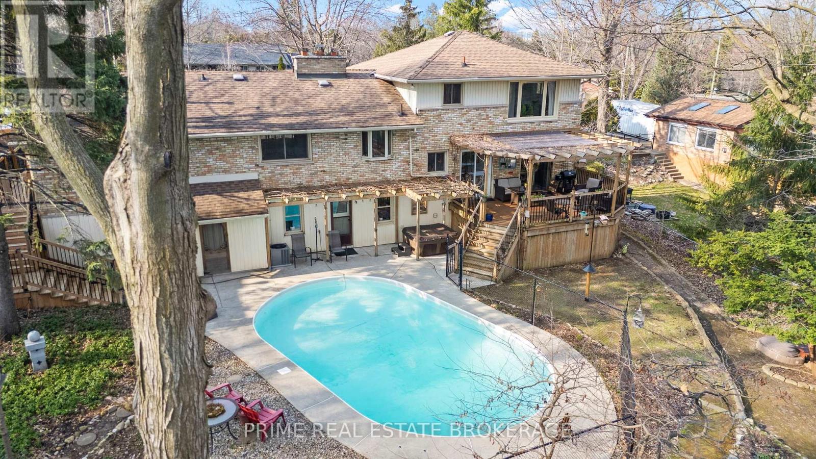 8 CRAMSTON CRESCENT Property Photo