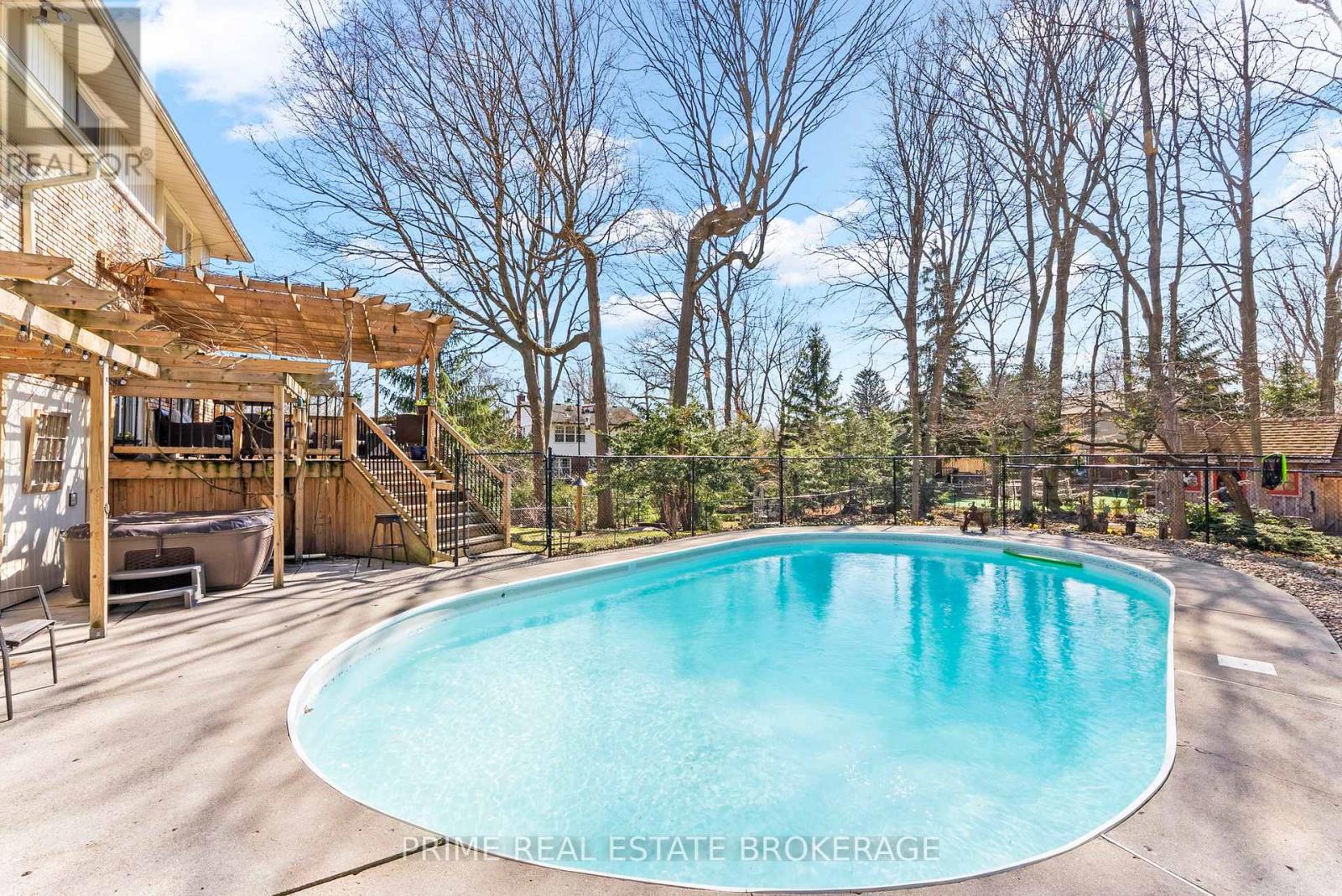 8 CRAMSTON CRESCENT Property Photo