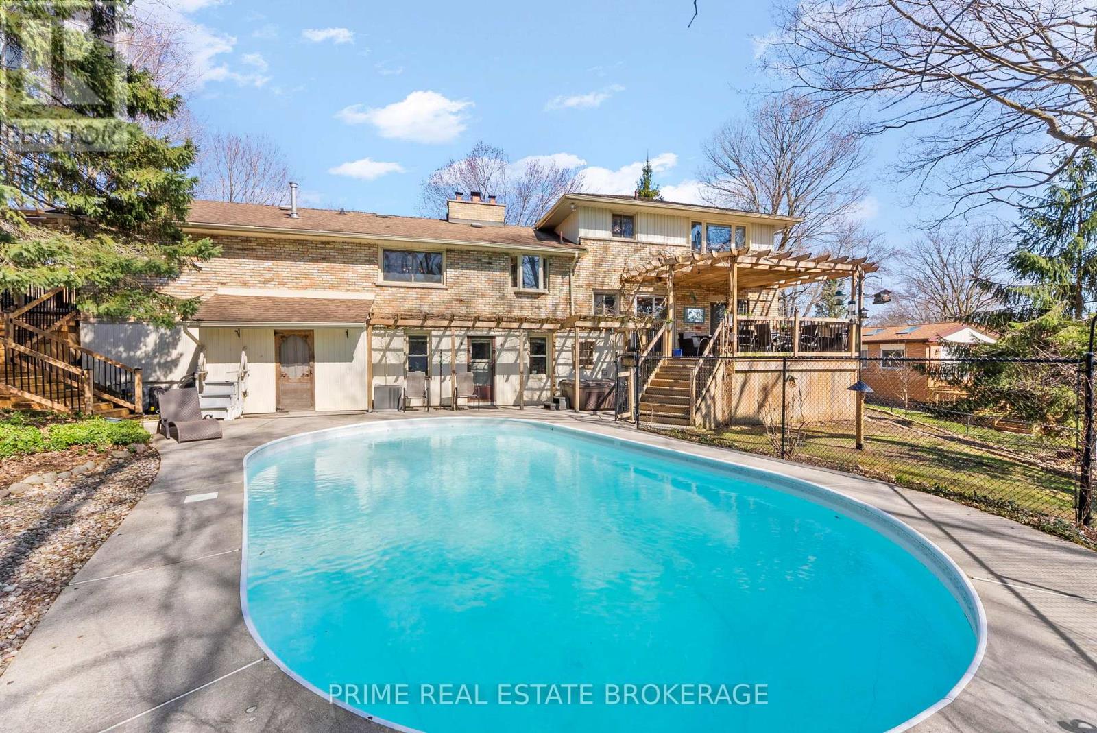 8 CRAMSTON CRESCENT Property Photo