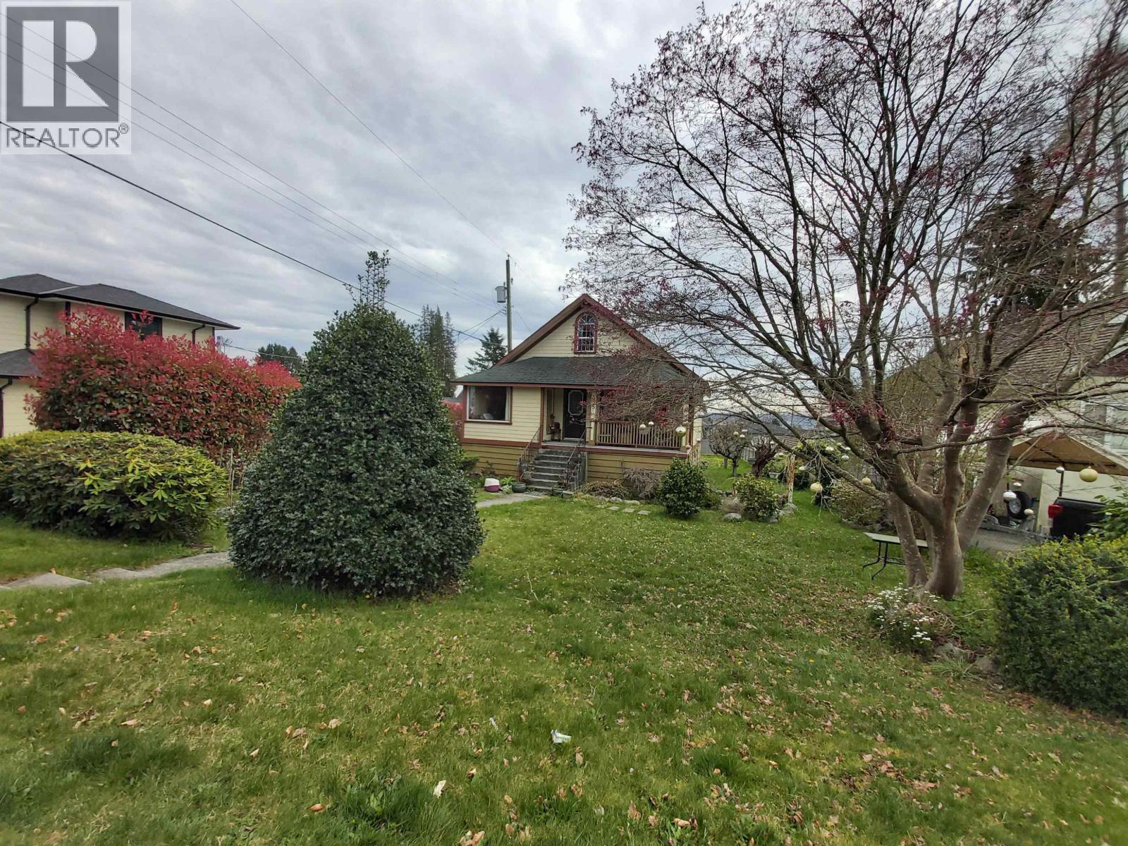 535 E 8TH STREET — photo 6