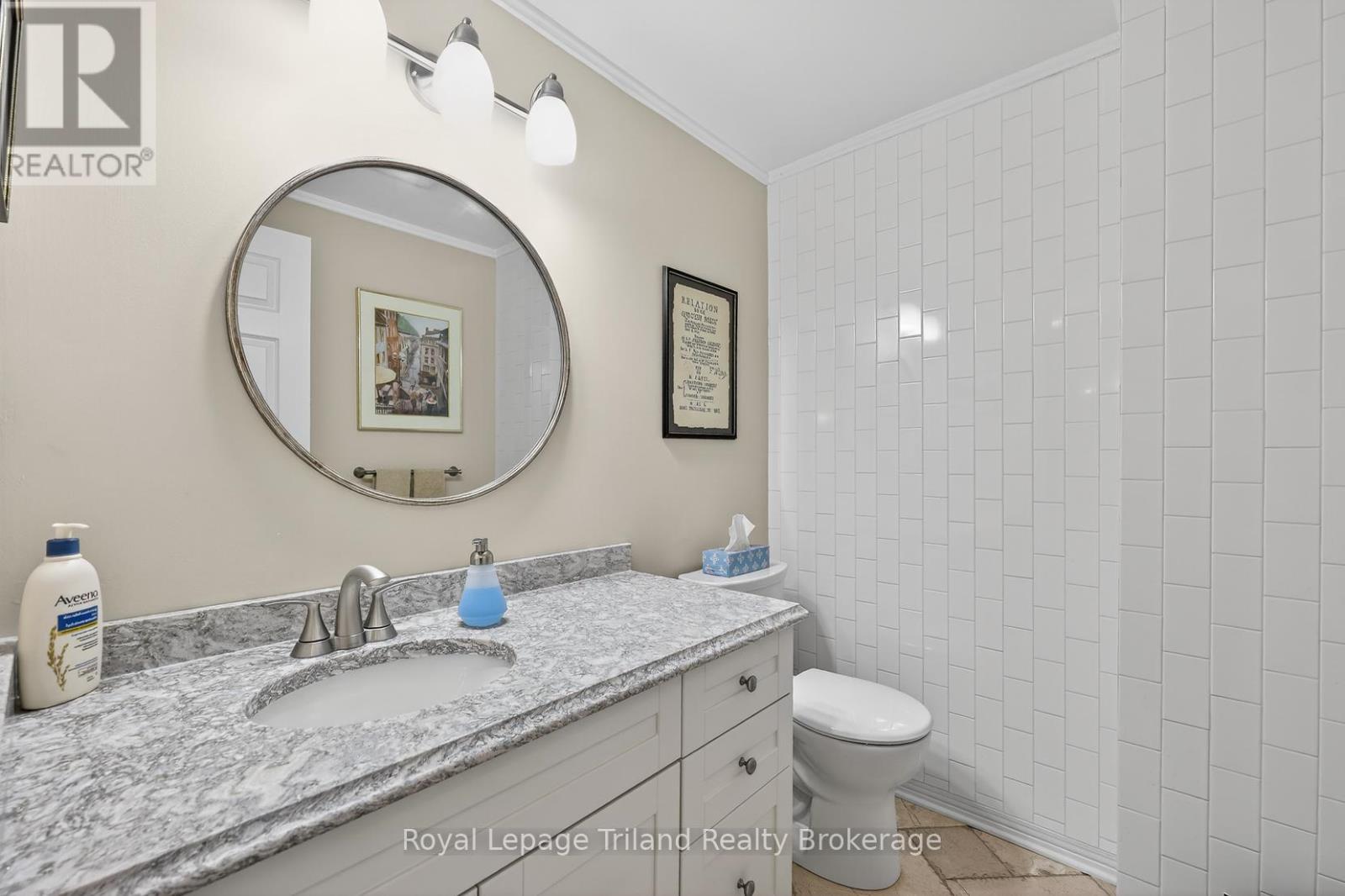 637 LANSDOWNE AVENUE - 13
