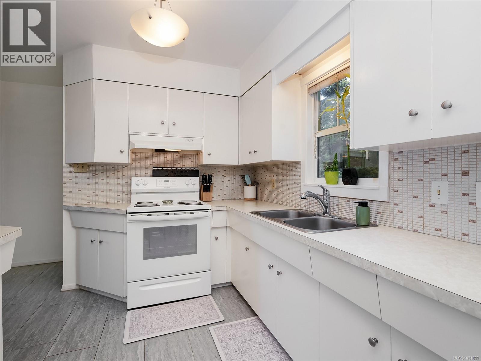  8996 West Coast Road, Sooke