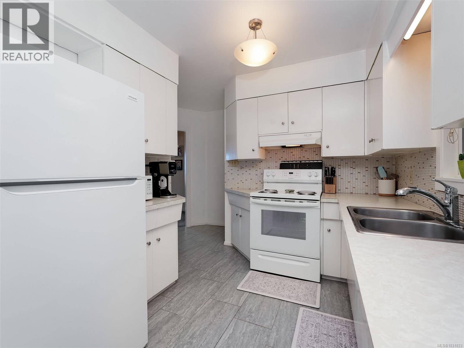  8996 West Coast Road, Sooke