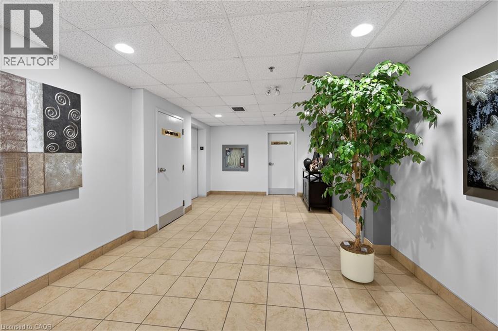 #404 391 PLAINS Road E - 40