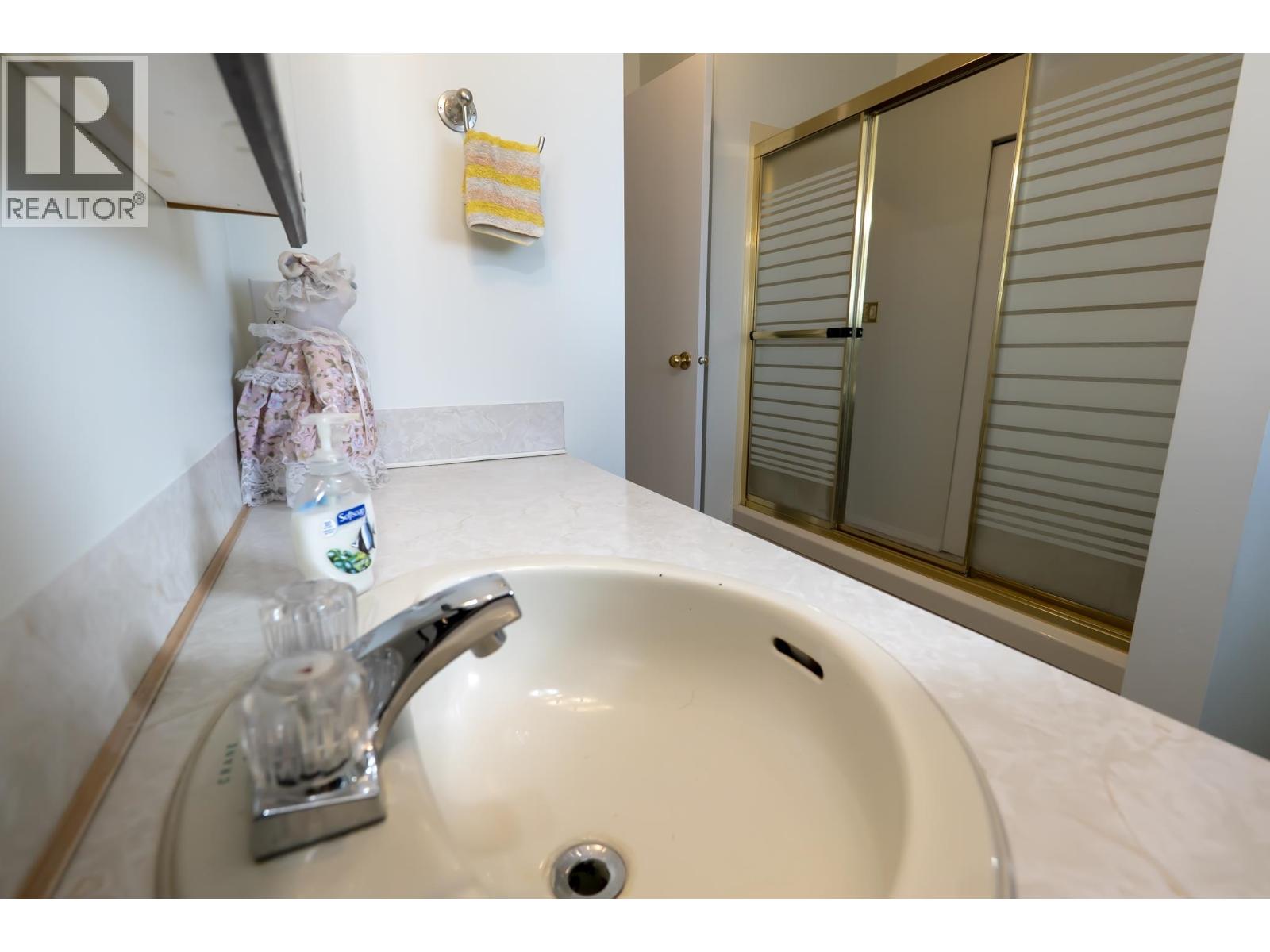 526 E VICTORIA STREET - 10