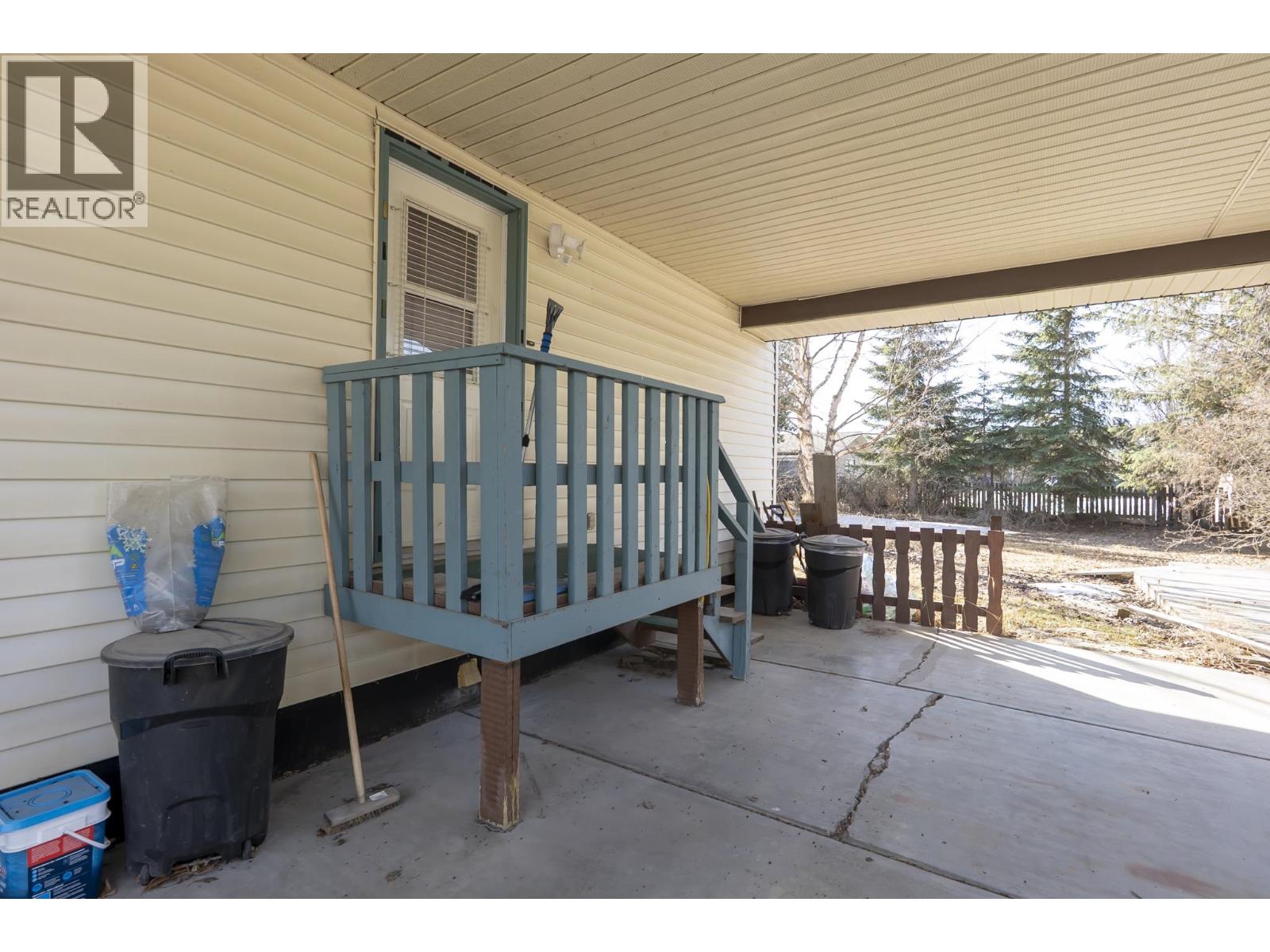 526 E VICTORIA STREET - 24