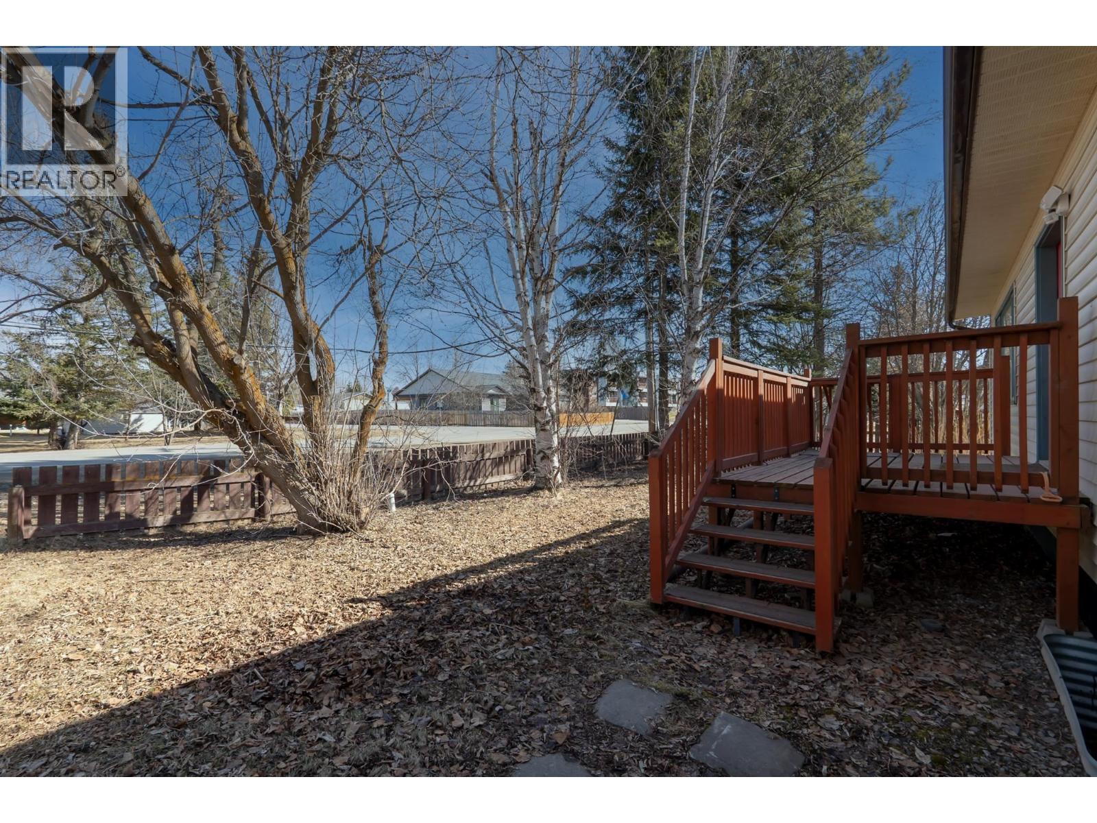 526 E VICTORIA STREET - 23