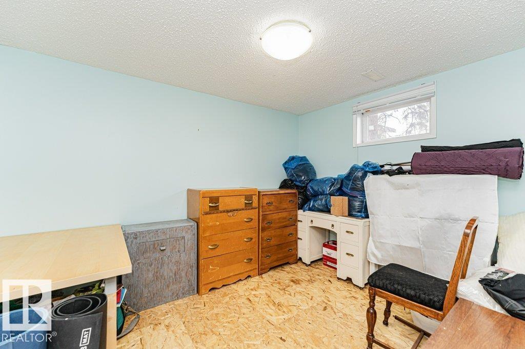 8 DUKE DR - 54