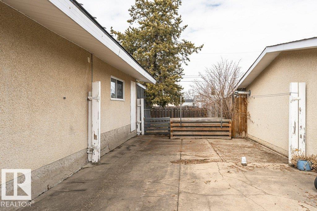 8 DUKE DR - 60