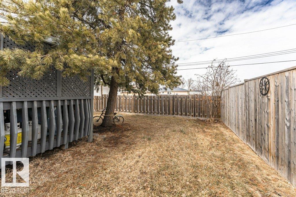 8 DUKE DR - 61