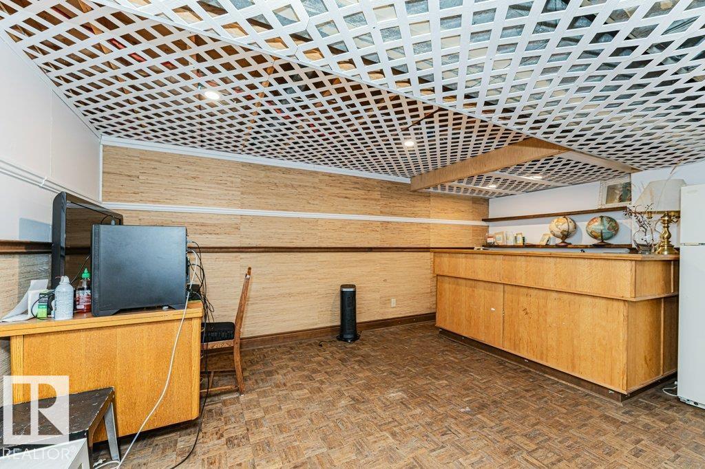 8 DUKE DR - 50