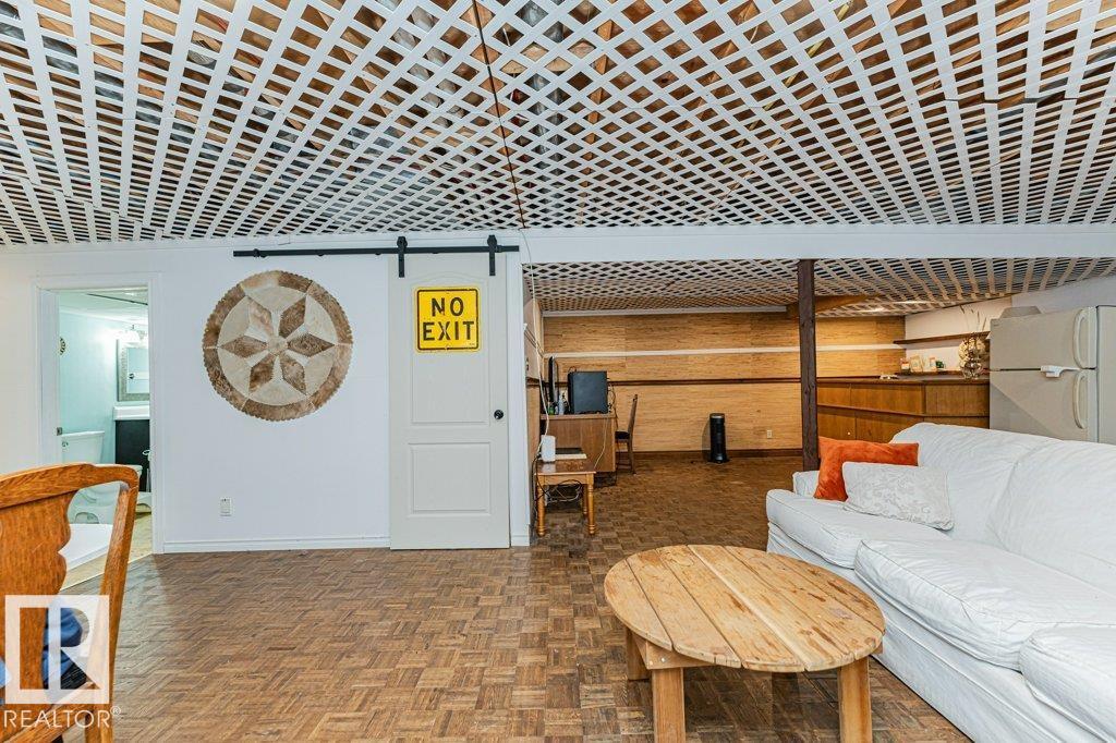 8 DUKE DR - 49
