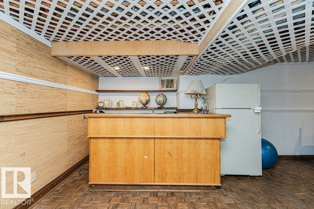 8 DUKE DR - 51
