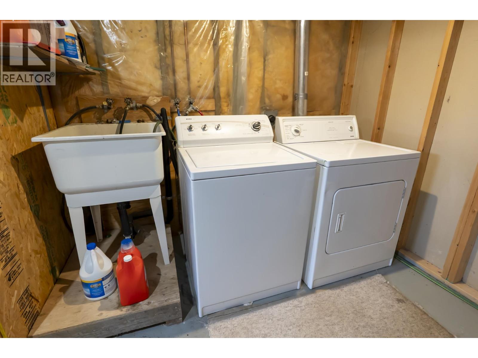 526 E VICTORIA STREET - 18