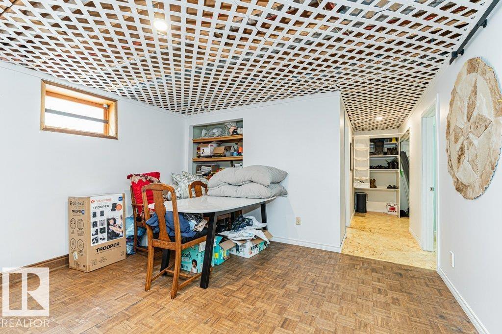 8 DUKE DR - 48