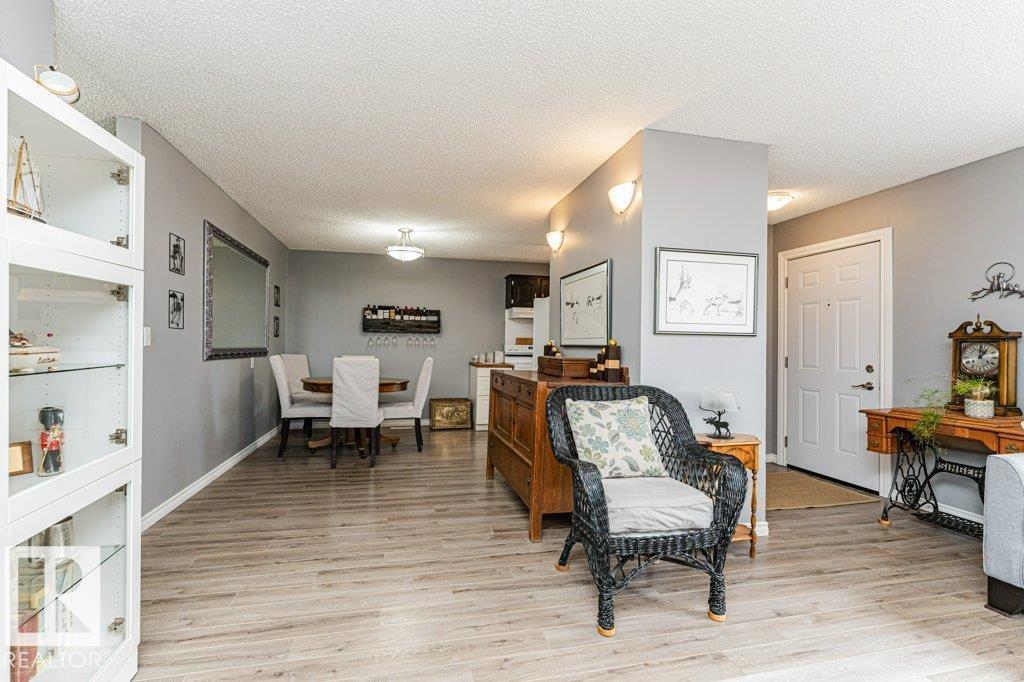 8 DUKE DR - 37