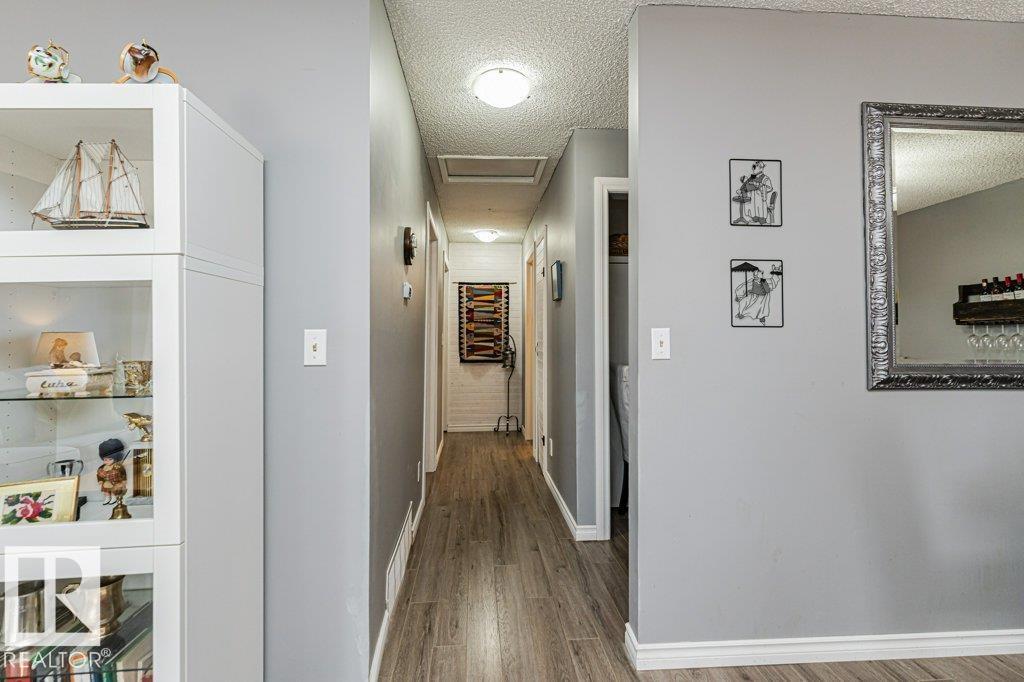 8 DUKE DR - 40