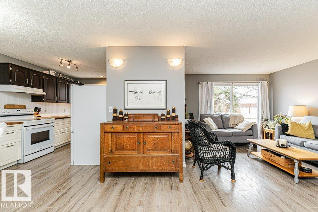 8 DUKE DR - 38