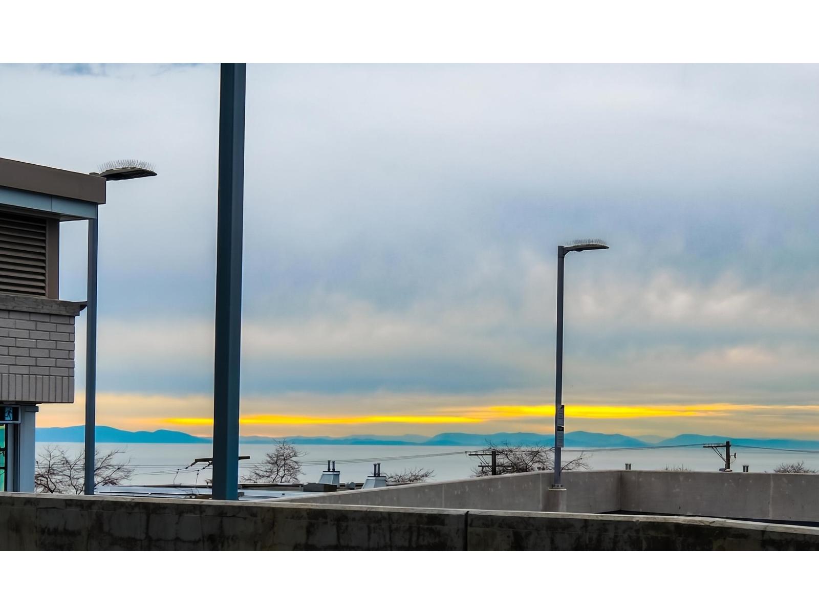 404 14955 VICTORIA AVENUE, White Rock