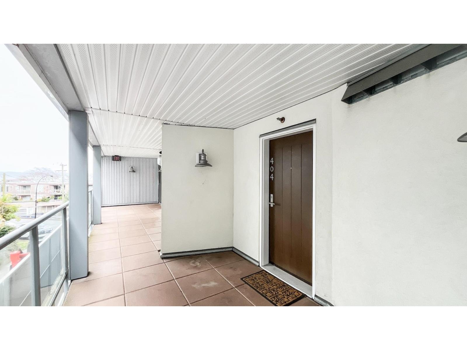 404 14955 VICTORIA AVENUE, White Rock