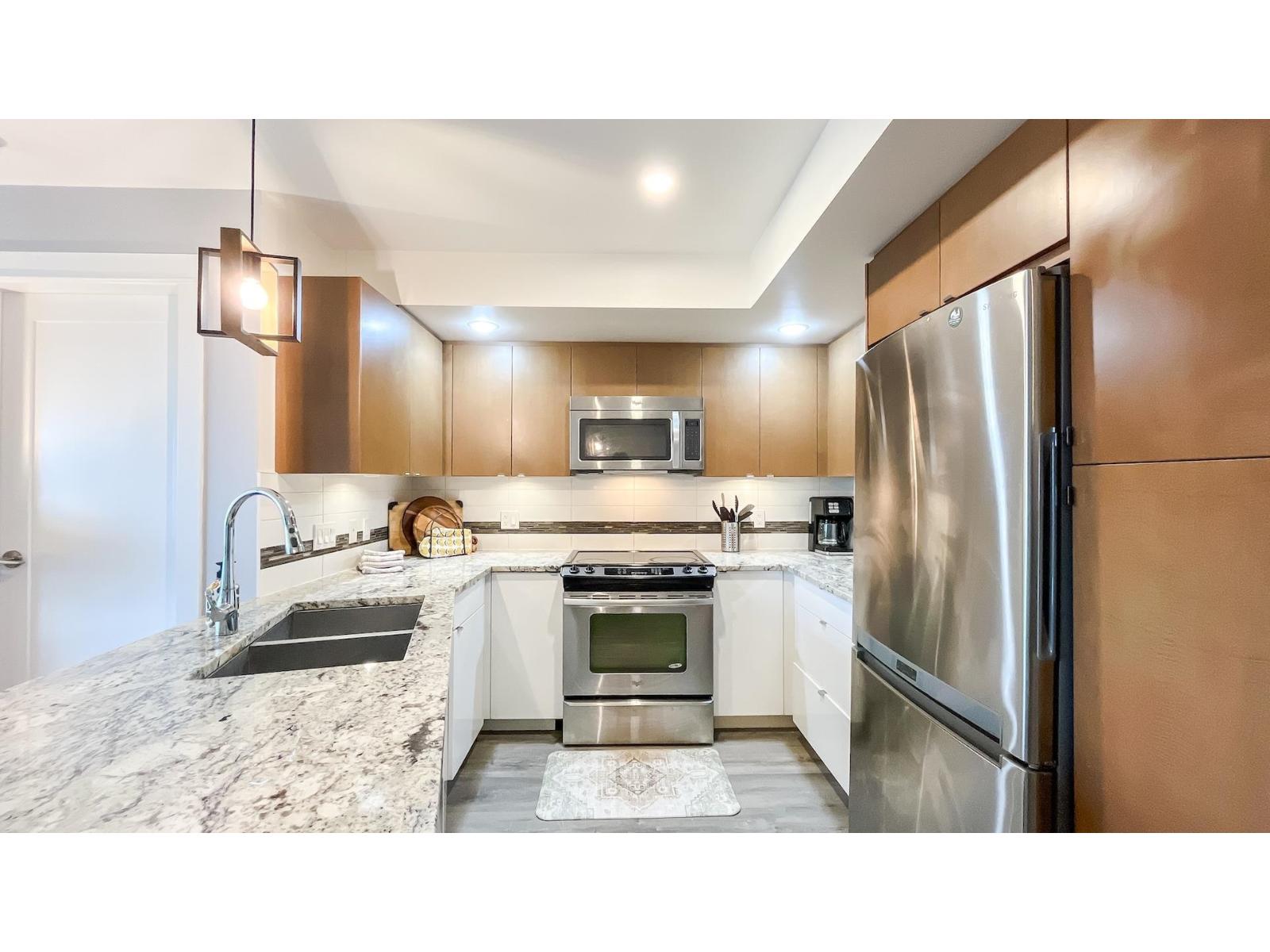 404 14955 VICTORIA AVENUE, White Rock