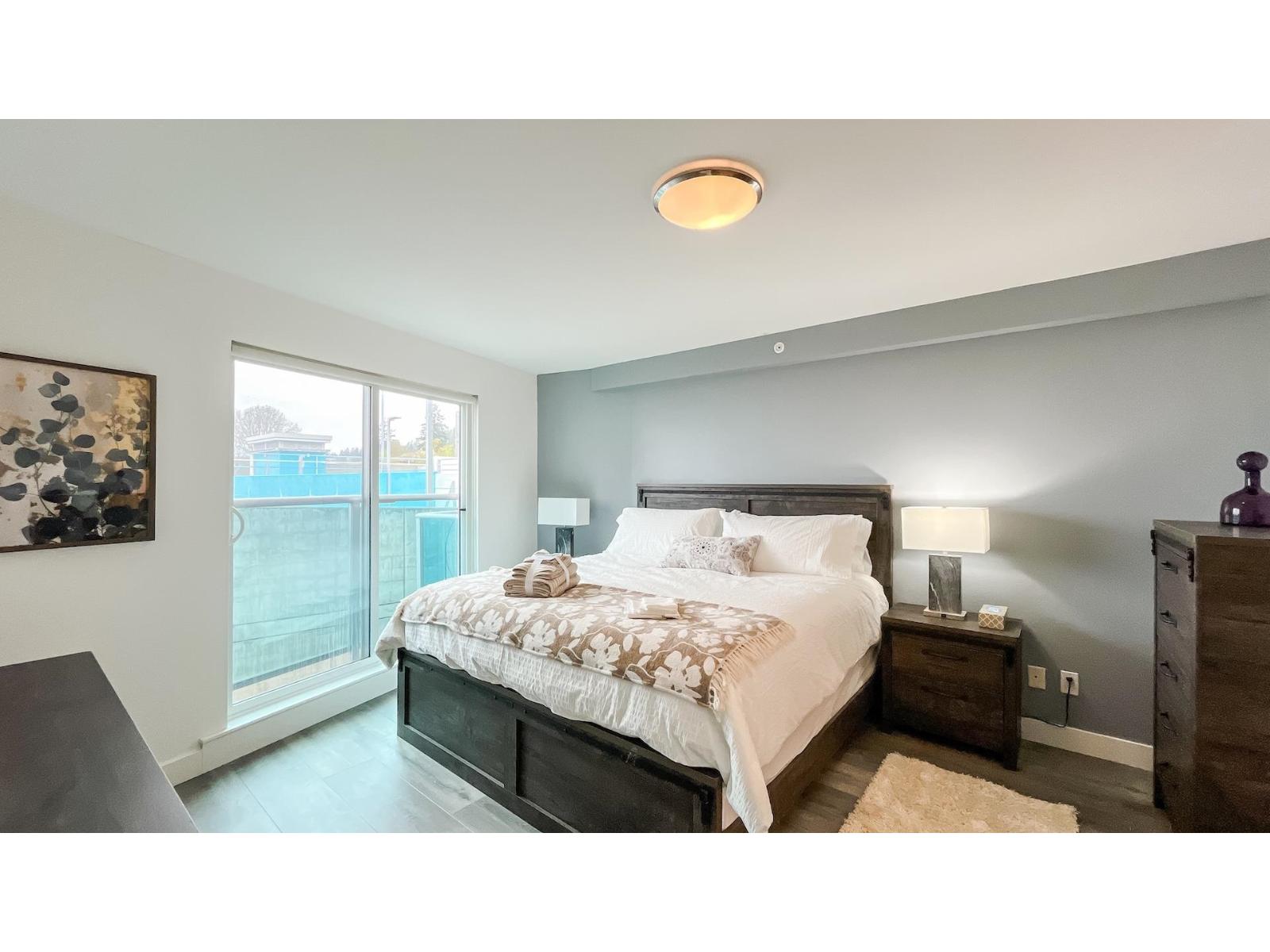 404 14955 VICTORIA AVENUE, White Rock