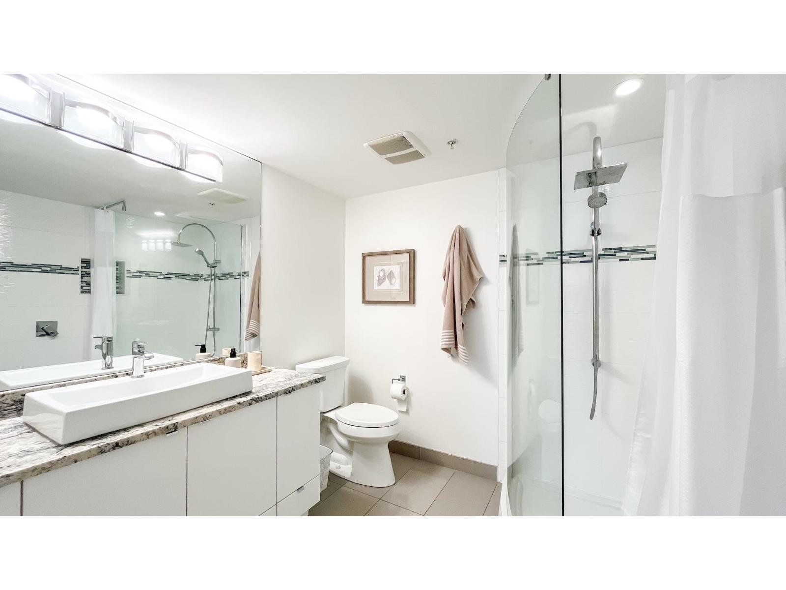 404 14955 VICTORIA AVENUE, White Rock