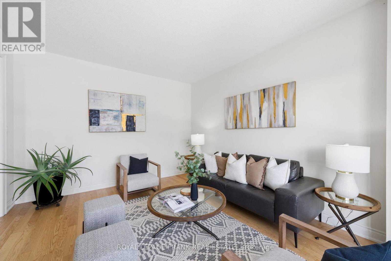 60 HENNESSEY CRESCENT — photo 11