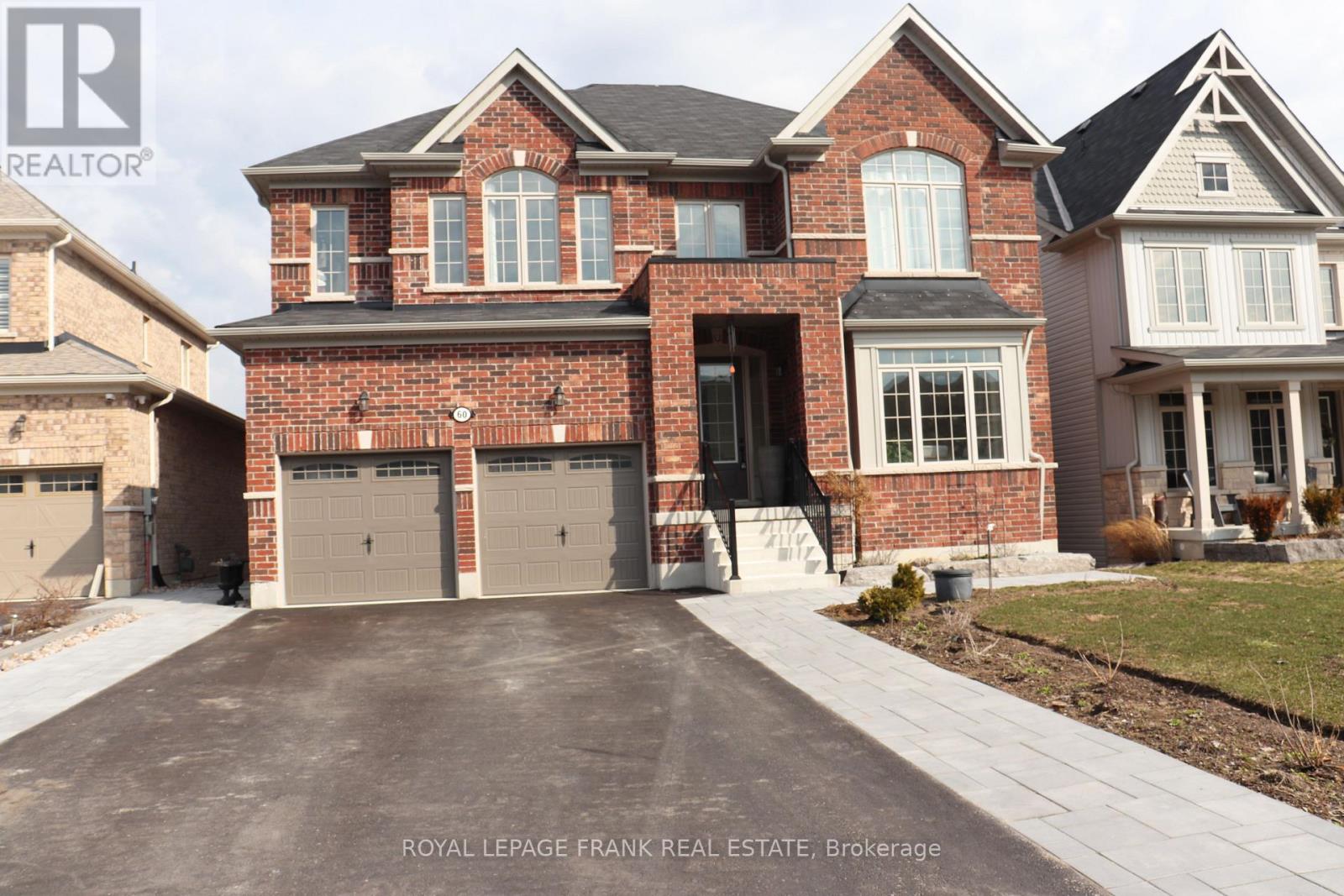 60 HENNESSEY CRESCENT — photo 2
