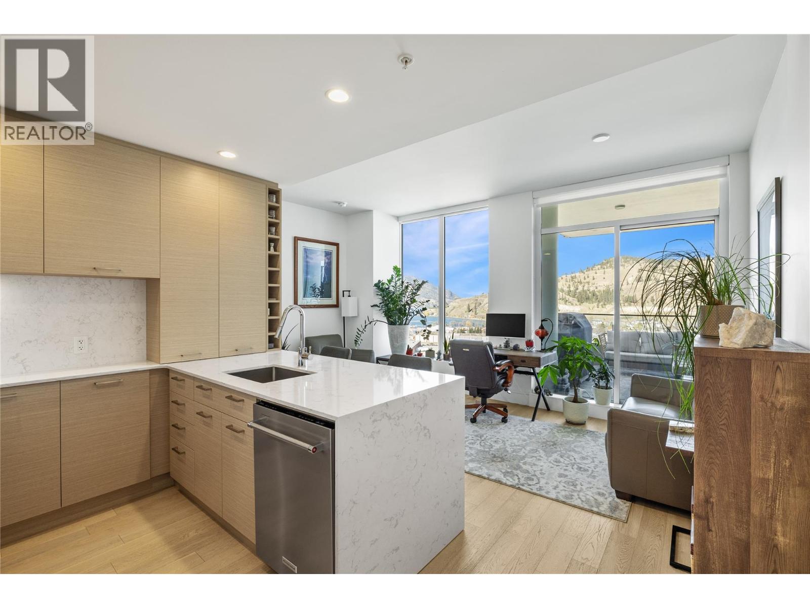 1907 1181 Sunset Drive, Kelowna