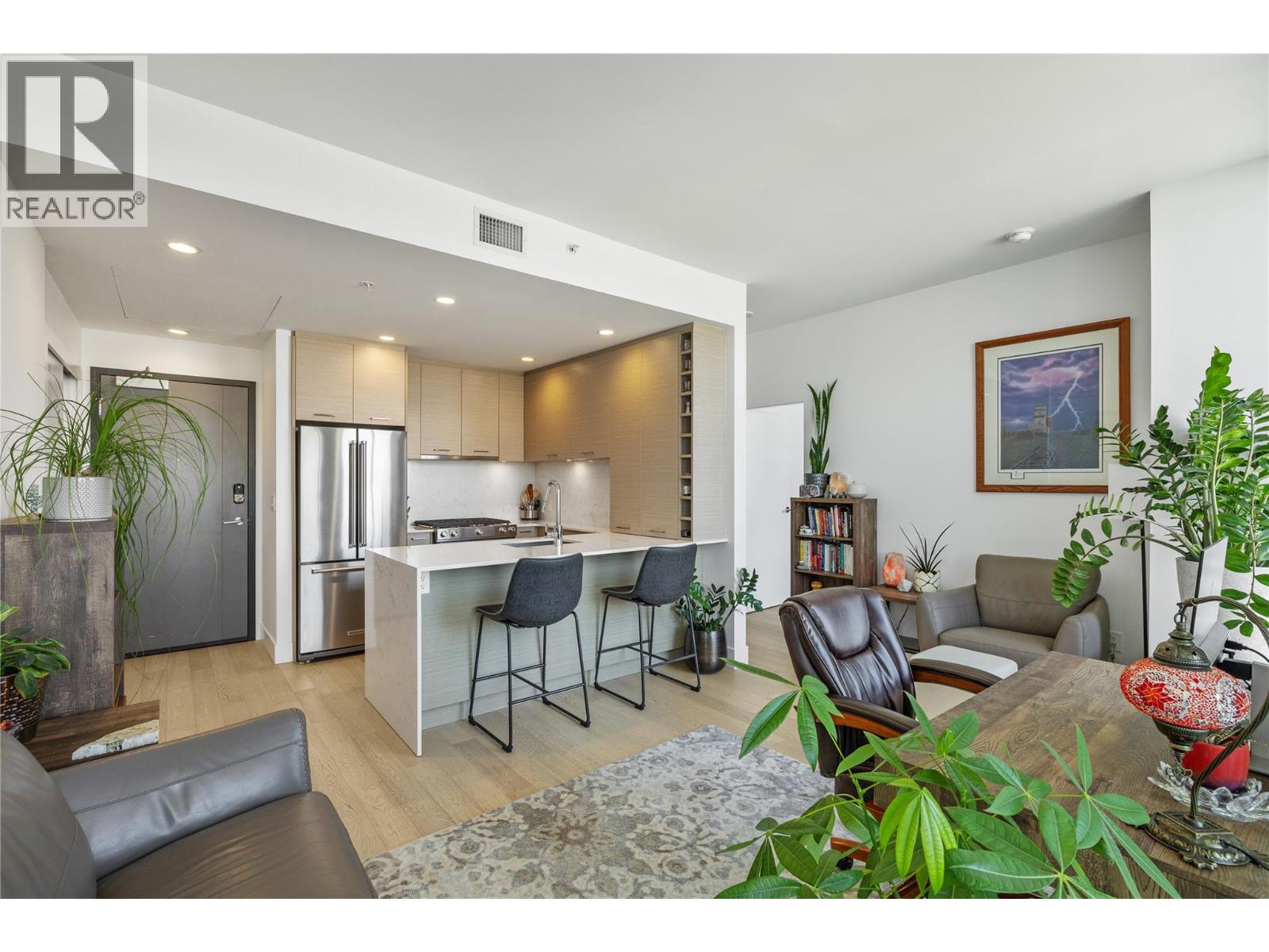 1907 1181 Sunset Drive, Kelowna