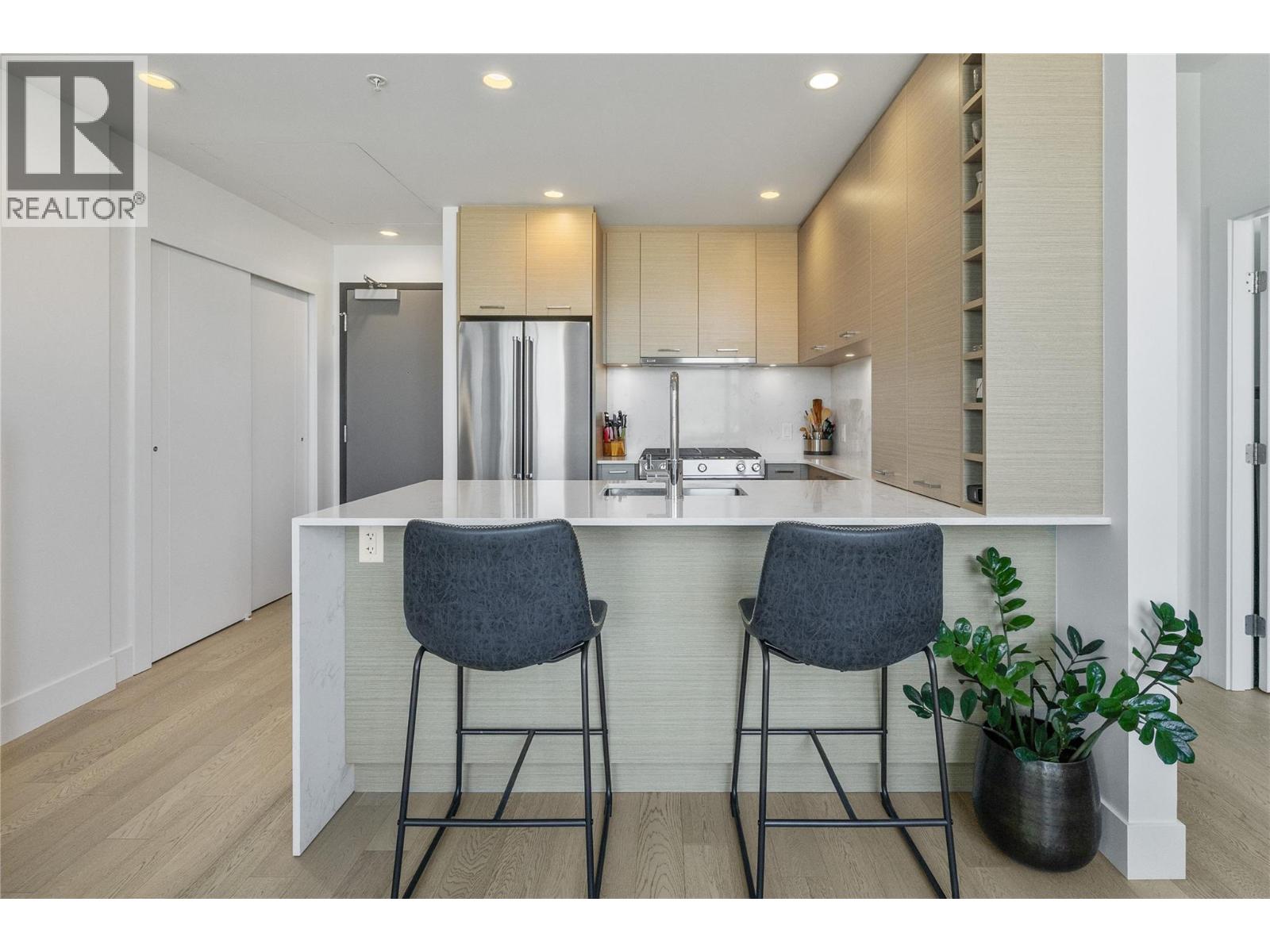 1907 1181 Sunset Drive, Kelowna