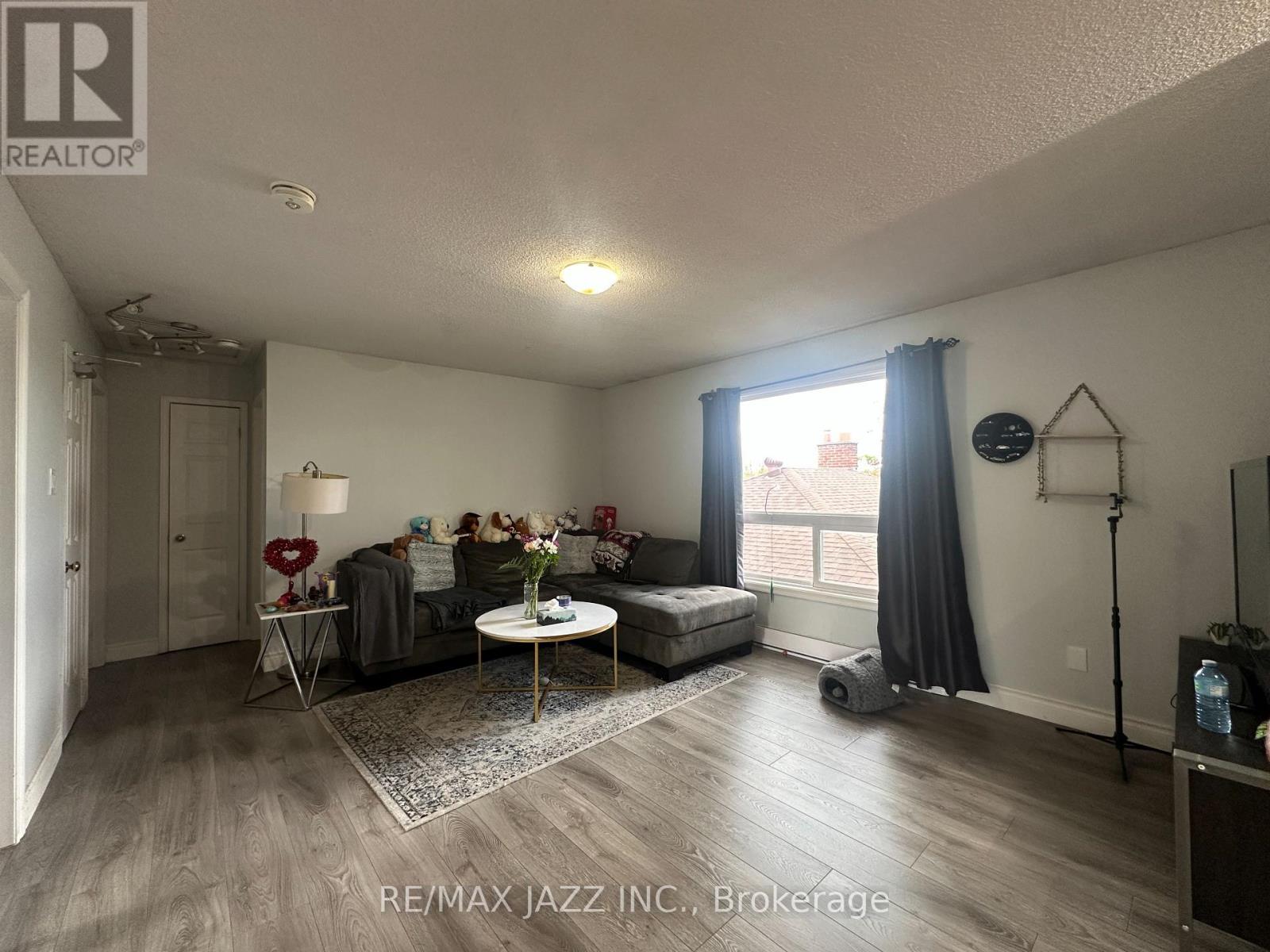 Unit 1(upper) - living room