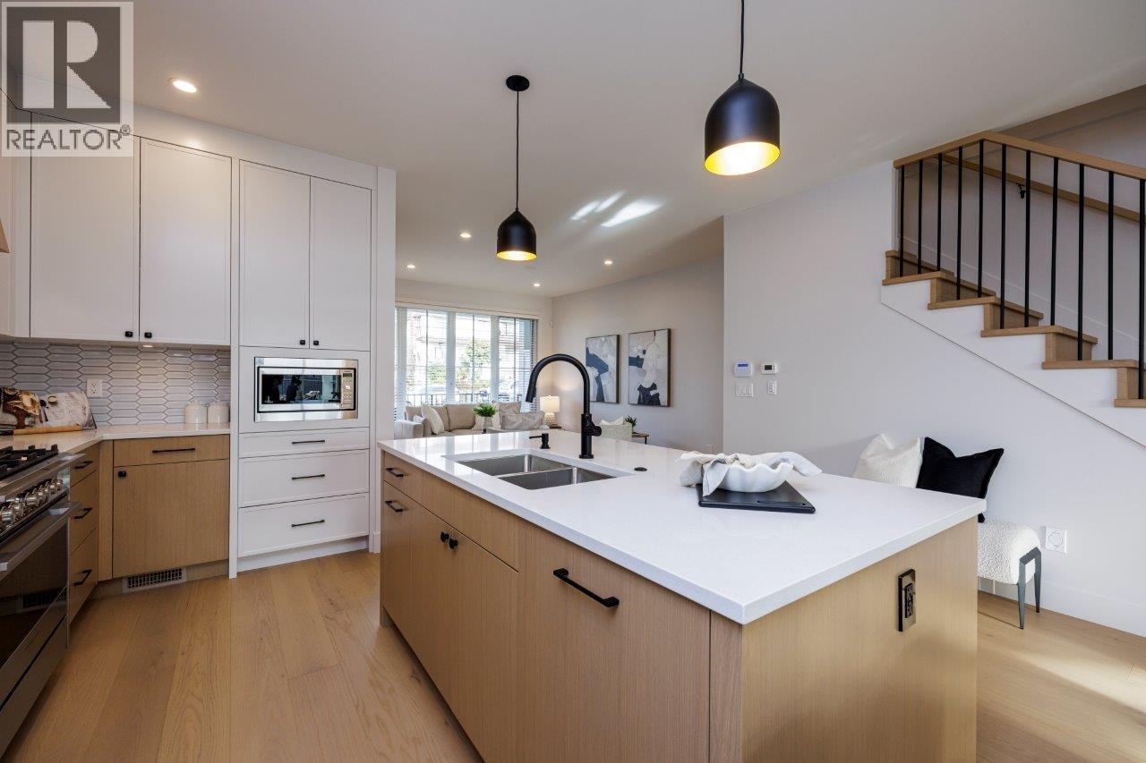 229 E 22ND STREET, North Vancouver