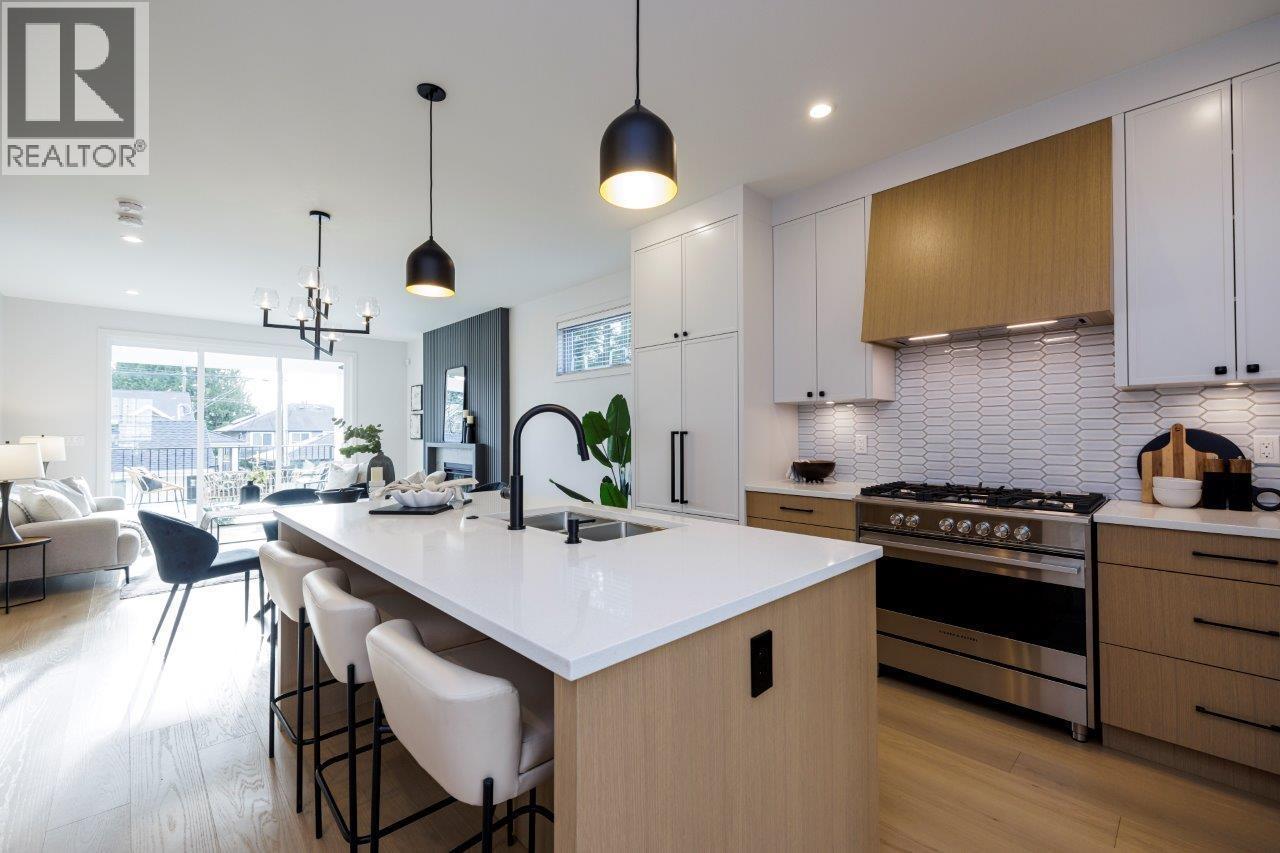 229 E 22ND STREET, North Vancouver