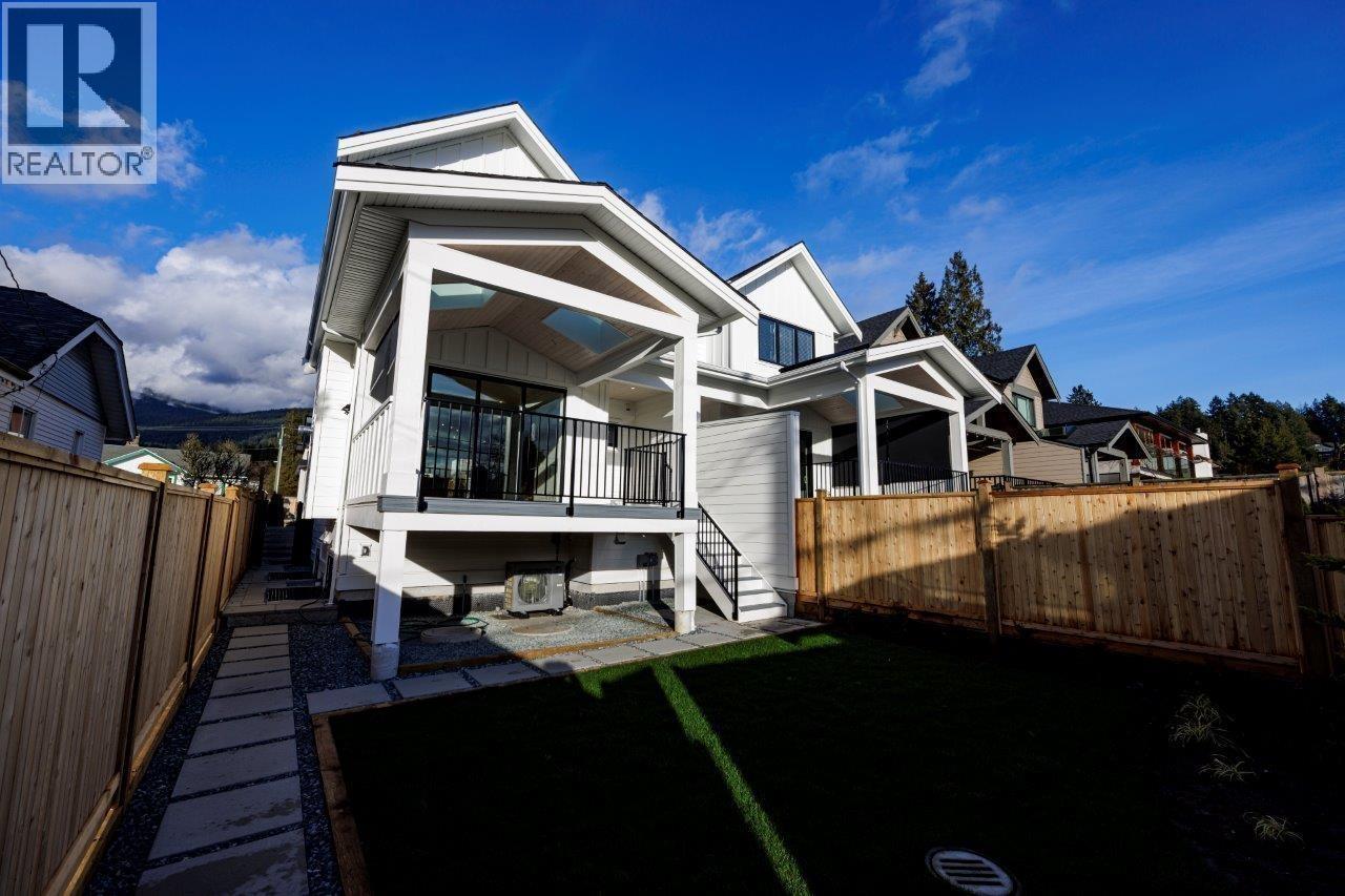 229 E 22ND STREET, North Vancouver