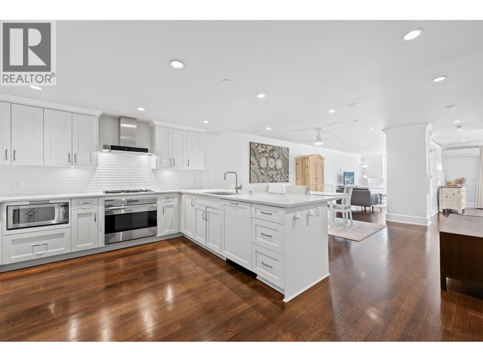 9 1891 MARINE DRIVE