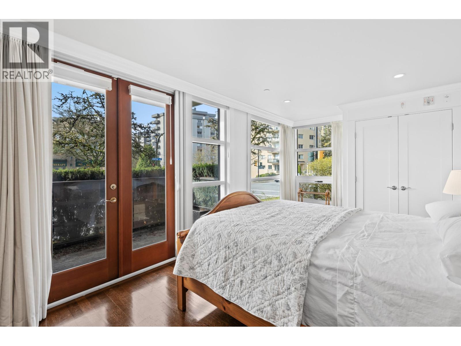 9 1891 MARINE DRIVE — photo 22