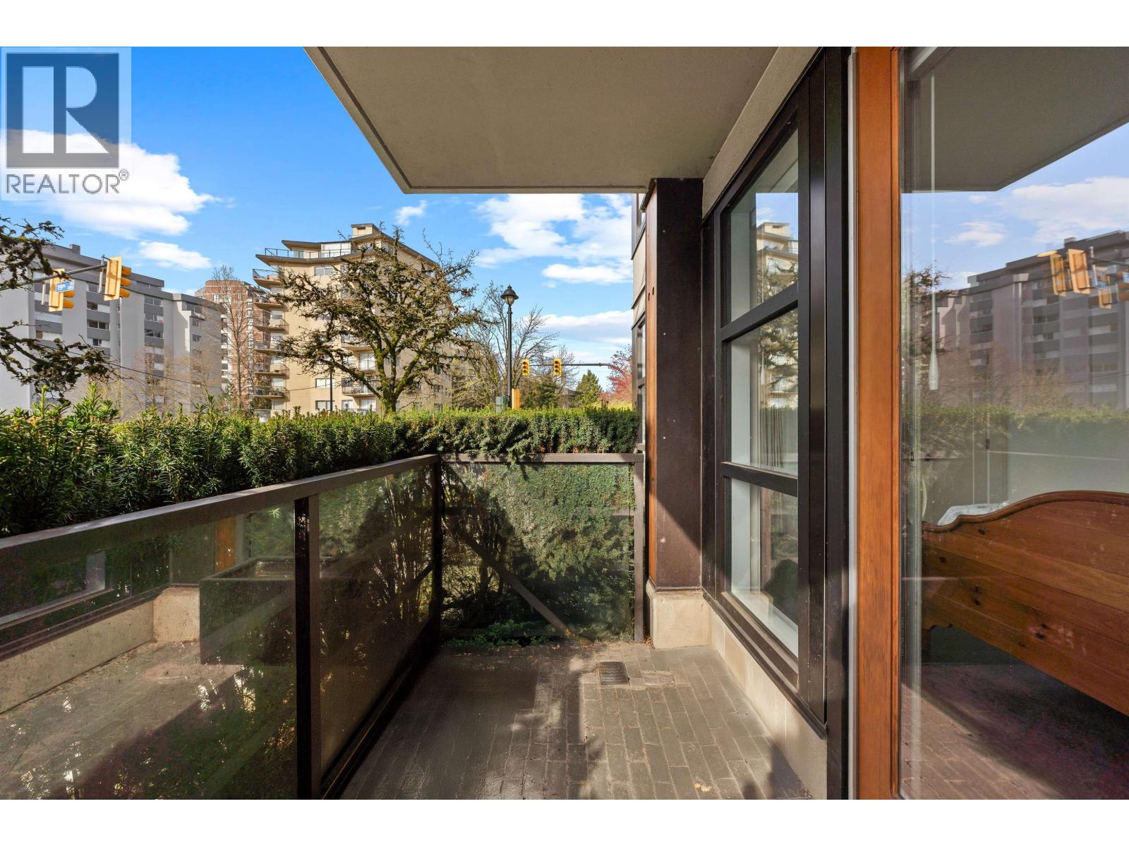 9 1891 MARINE DRIVE — photo 32