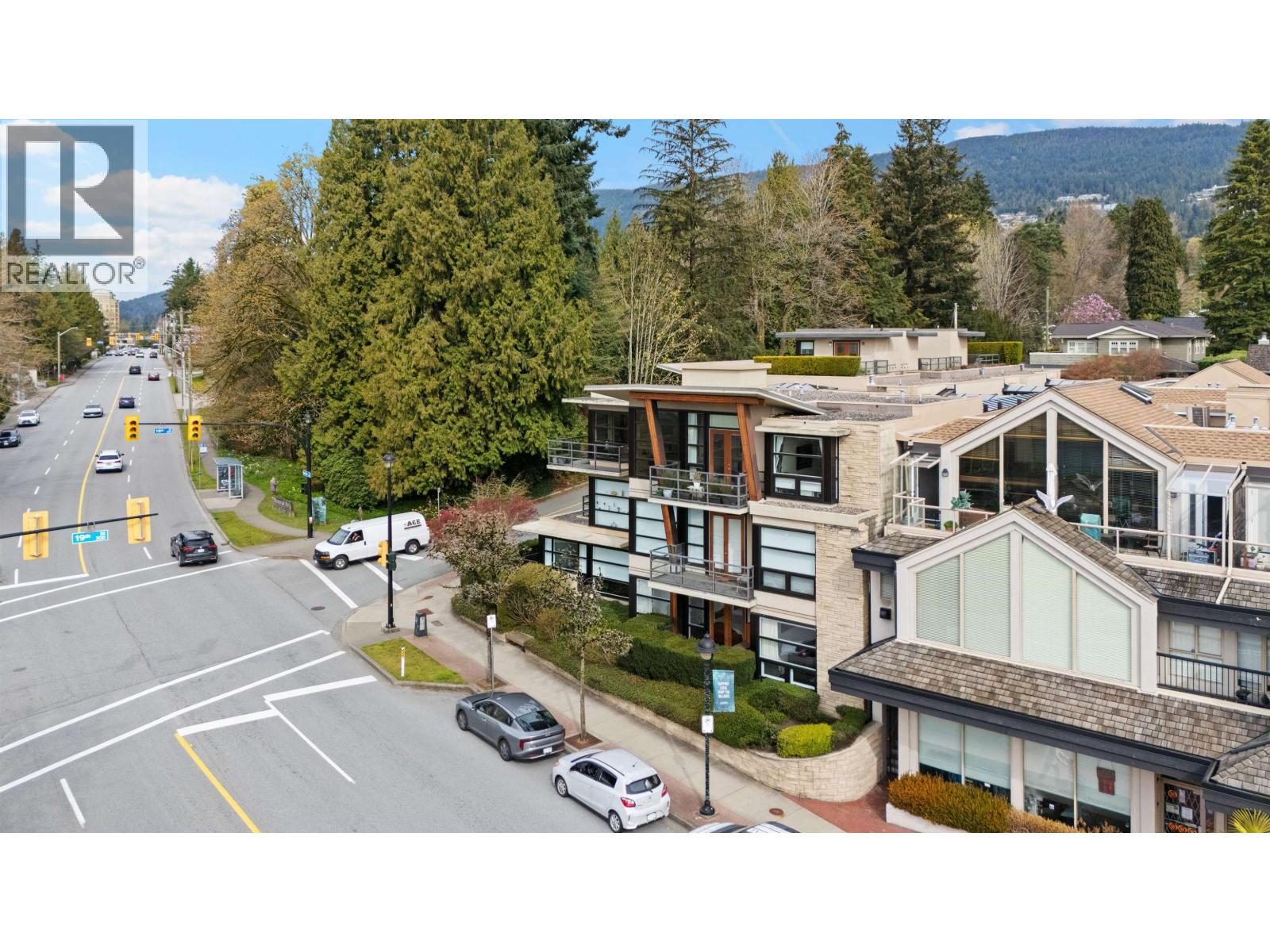 9 1891 MARINE DRIVE — photo 33