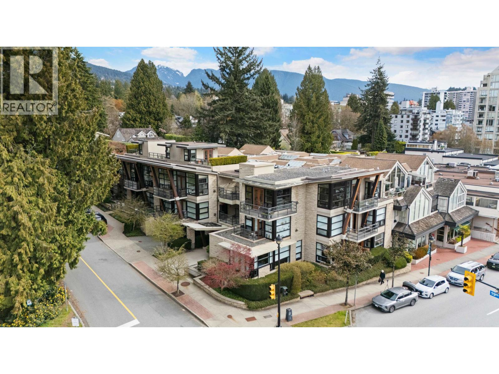 9 1891 MARINE DRIVE — photo 34