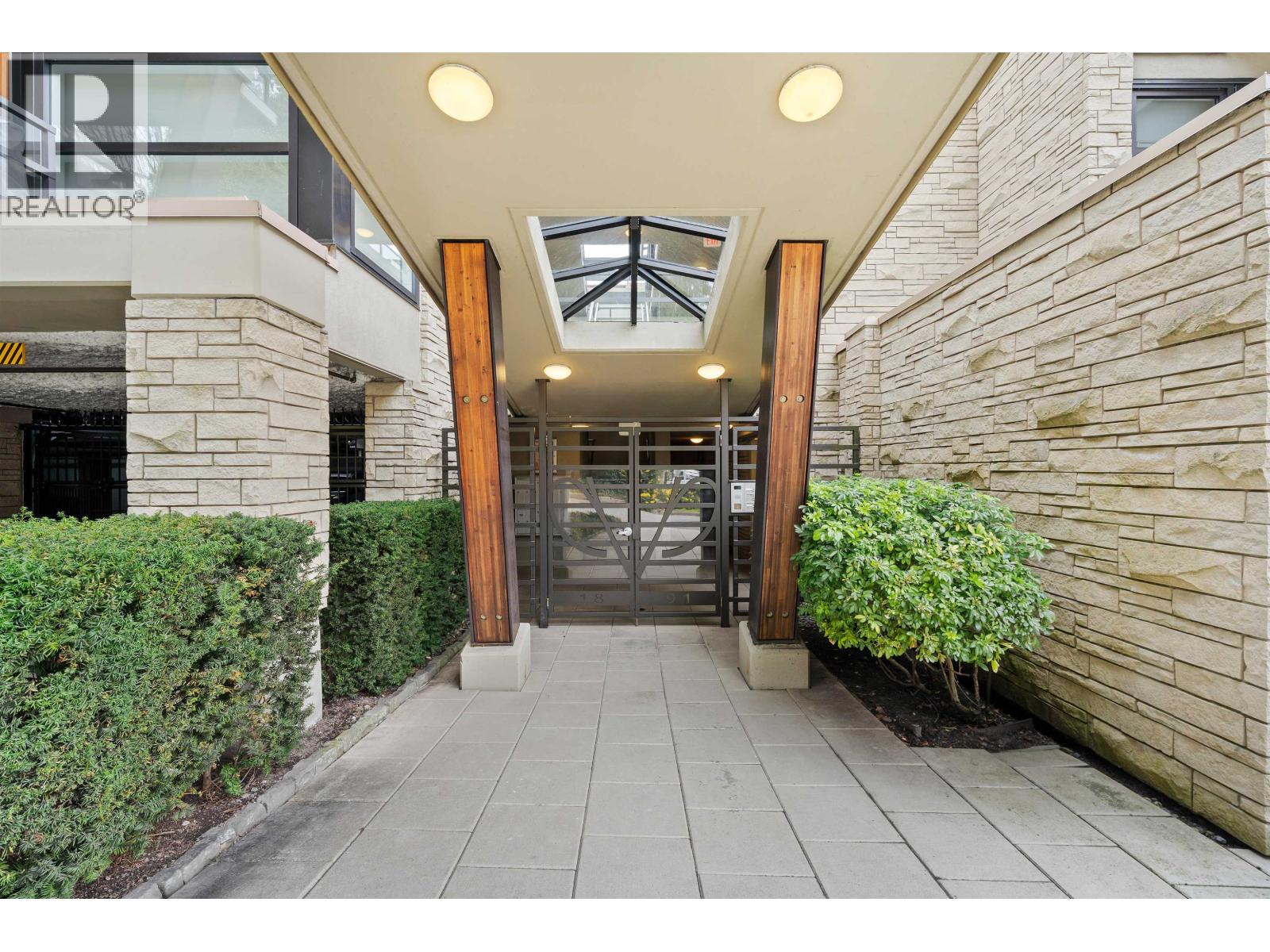 9 1891 MARINE DRIVE — photo 39