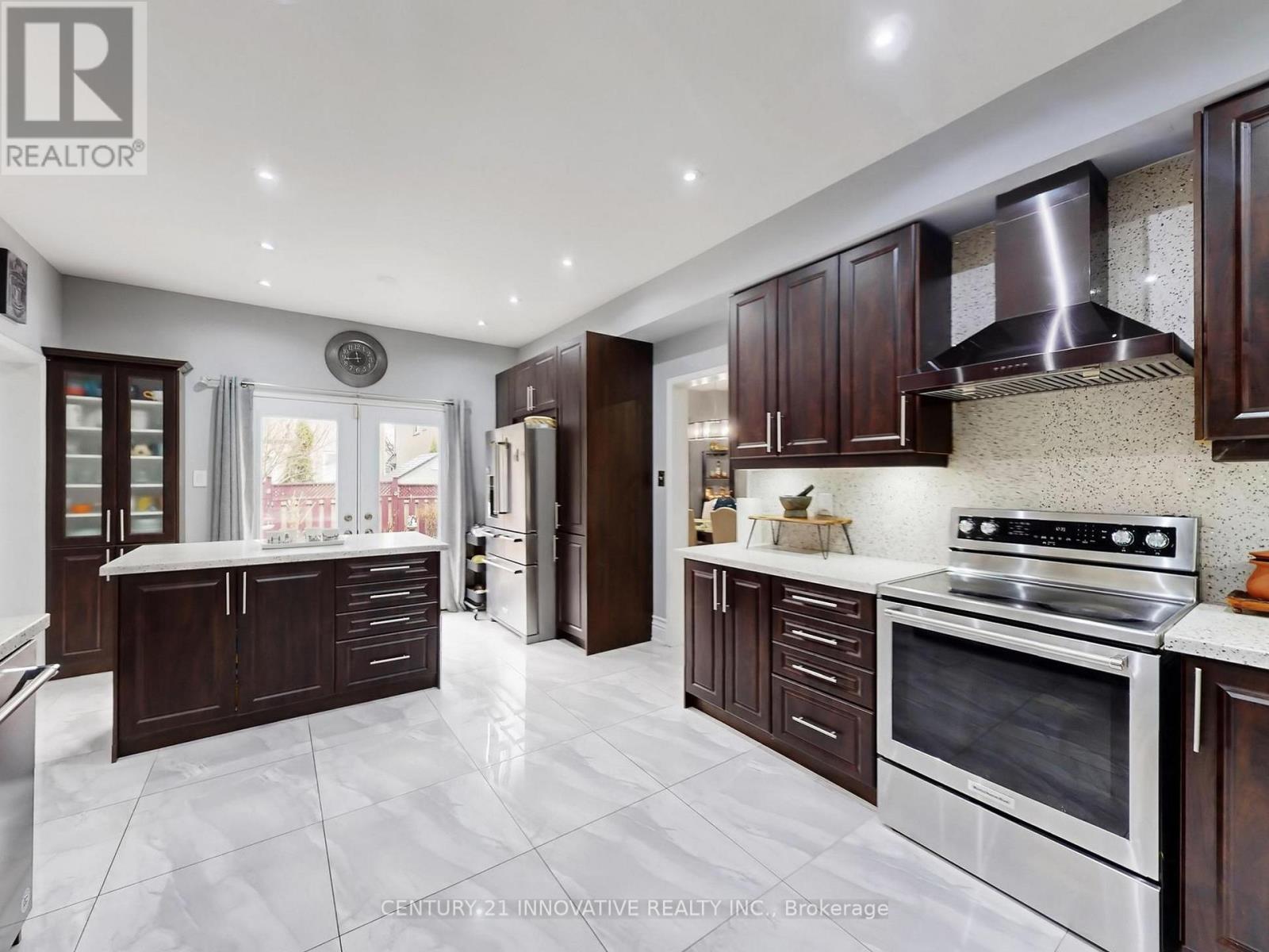 9 HEATHERDALE DRIVE - 16
