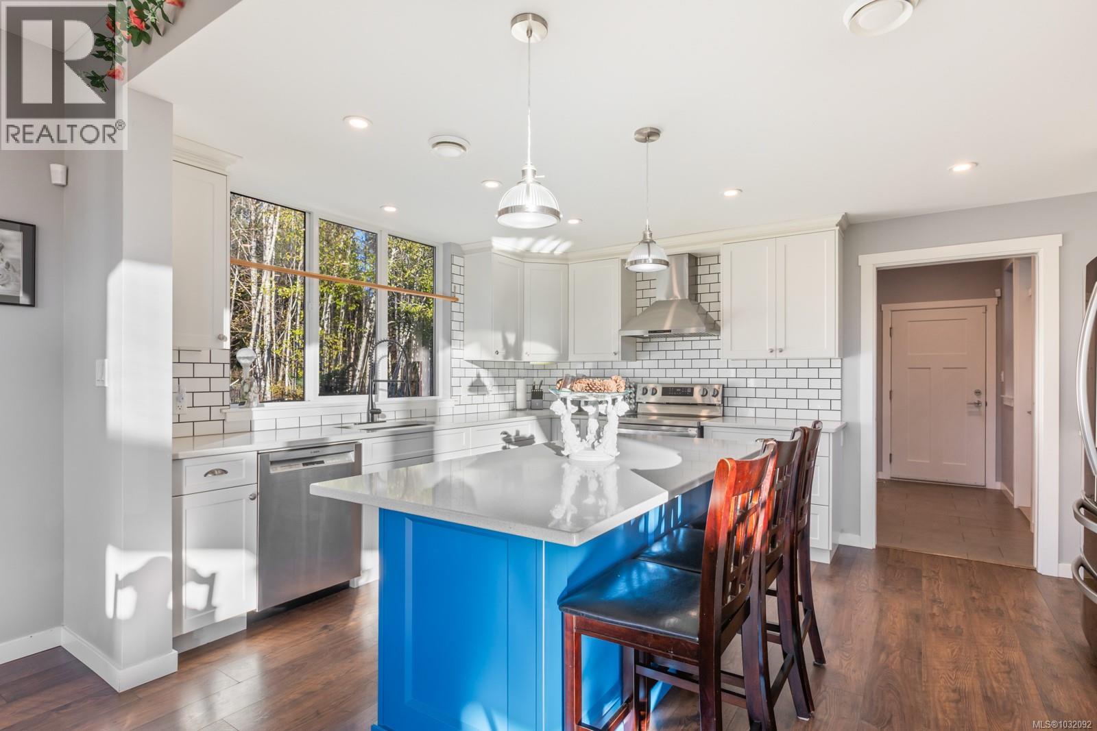 8740 Oyster River Way - 8