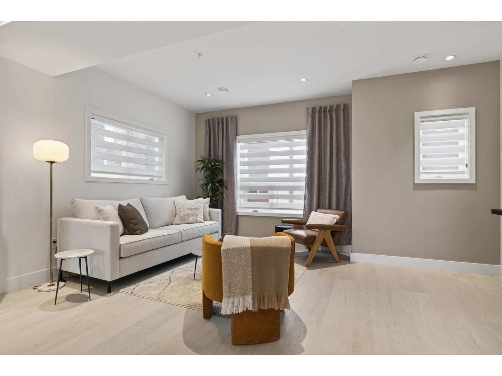 81 7381 PRESTON BOULEVARD, Mission