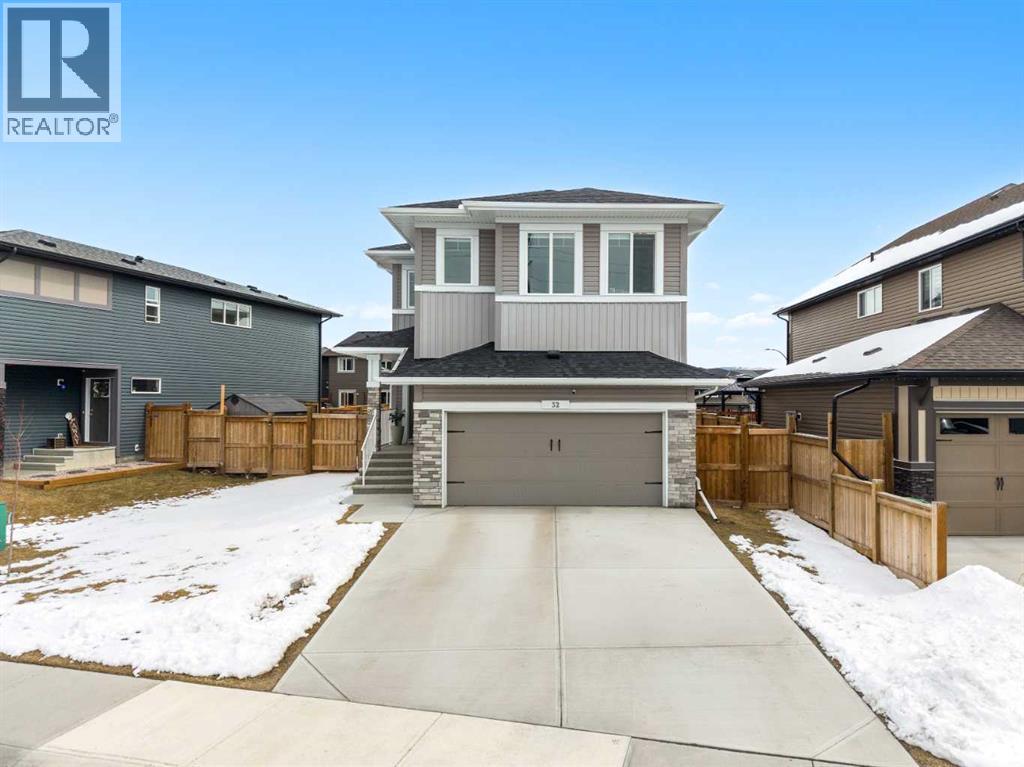 32 Paint Horse Crescent, Cochrane