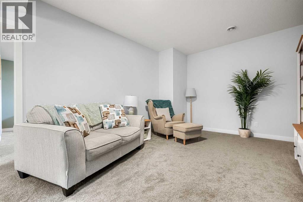 32 Paint Horse Crescent, Cochrane