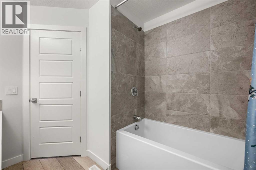 32 Paint Horse Crescent, Cochrane