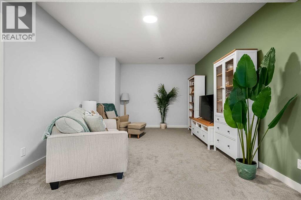 32 Paint Horse Crescent, Cochrane