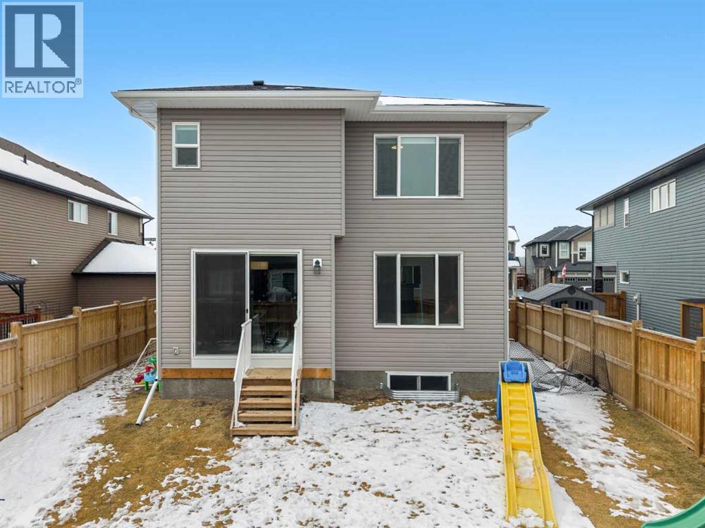 32 Paint Horse Crescent, Cochrane